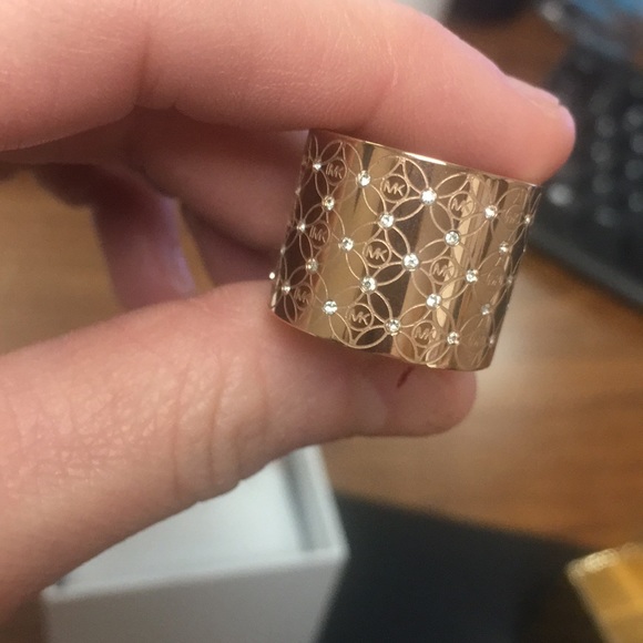 Micheal kors ring - Picture 2 of 3